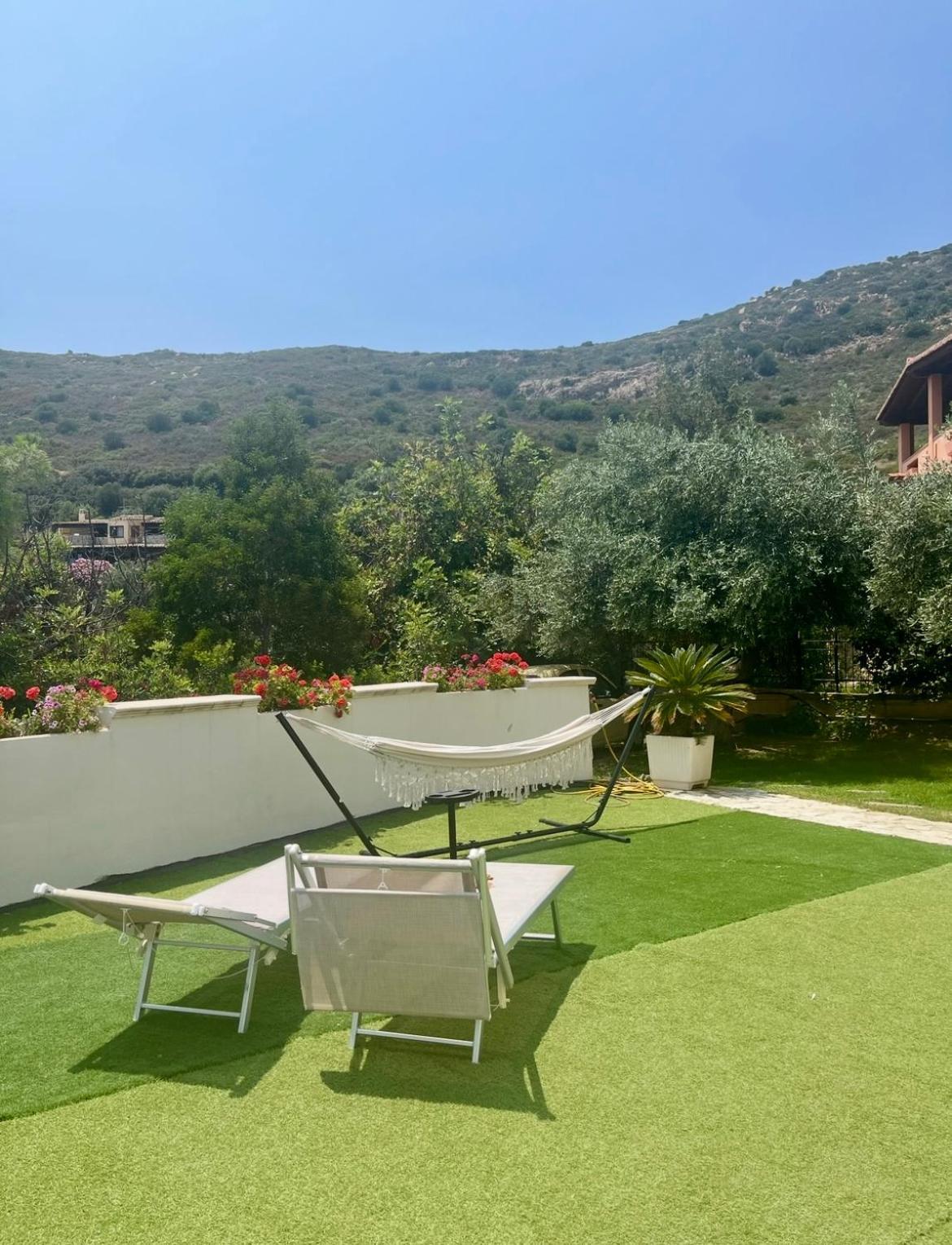 Villa Vittoria Solanas  Luaran gambar