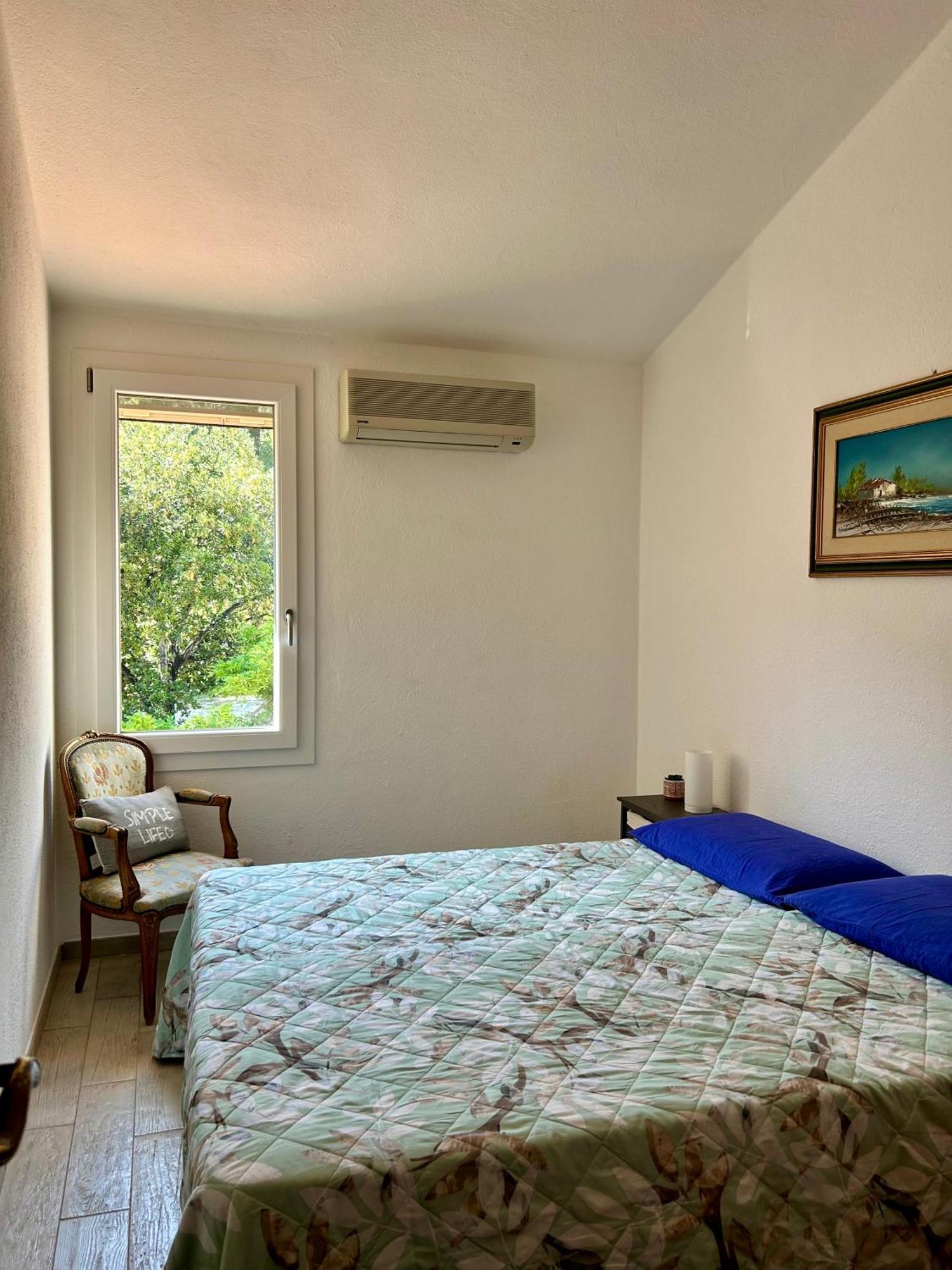 Villa Vittoria Solanas  Luaran gambar